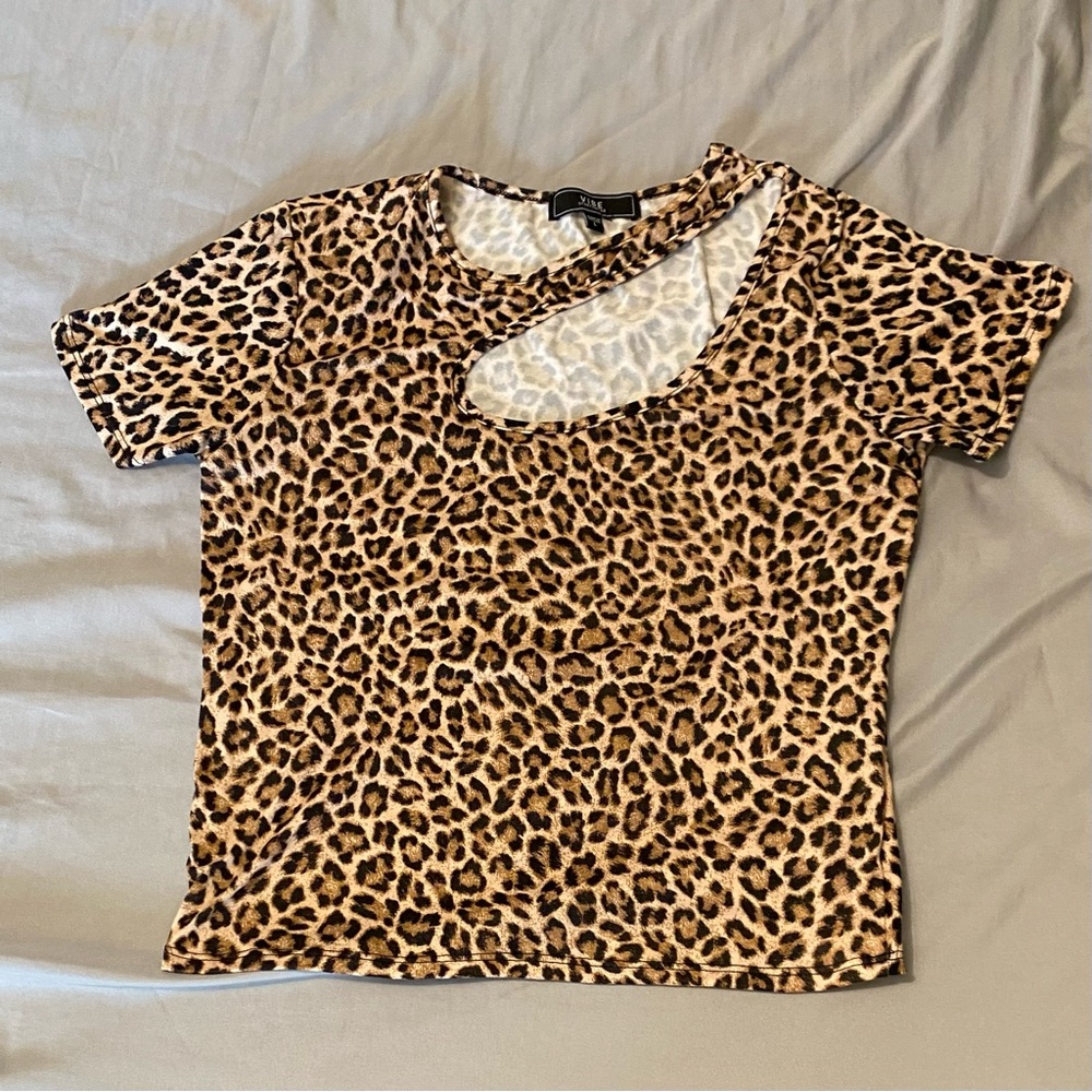 Vibe Sportswear Animal Print Top. Size L. Excellent Conditions.